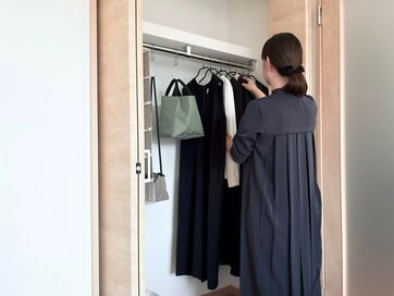 40代元浪費家、服を100着以上手放して気づいた「飽きない服」を選ぶコツ。1着ずつのポテンシャルより、クローゼットの総合力を重視