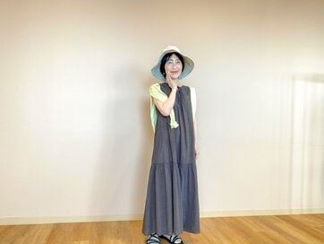 60代は「ユニクロのワンピース」。紫外線カットアイテムを使った全身コーデ