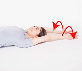 すぐに試して！生理痛の痛みに効く「人体力学」ストレッチ