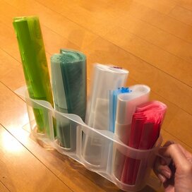 ダイソー「缶ストッカー」でだれでも収納上手。保存袋やタイツの整理にも