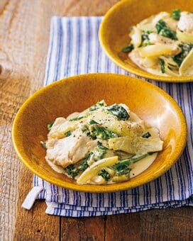 みそ×クリームチーズの濃厚な味わい。鶏肉と菜の花のみそクリーム煮