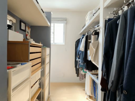 オープンなクローゼット