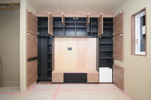 扉を開けたときのTVボードの収納レイアウト