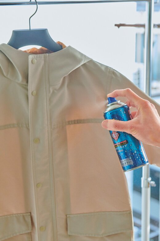 撥水スプレーをかける