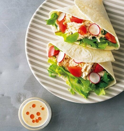 チキンのピリ辛ラップサンド