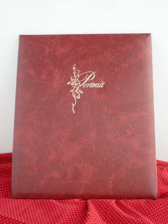 昔ながらの写真館のアルバム