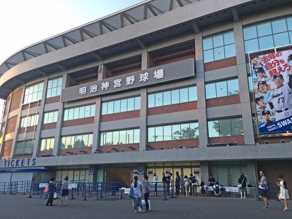 JINGU STADIUM NIGHT YOGA (神宮 スタジアム ナイト ヨガ)
