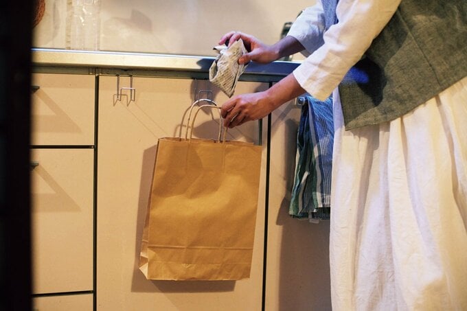 ゴミ箱として紙袋を使用