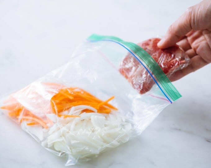 保存袋とカット野菜