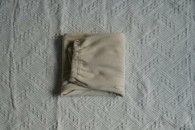 はみ出している部分を中に折り込む