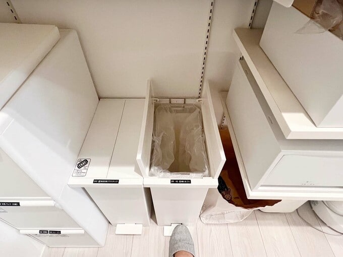 ペダル式のゴミ箱