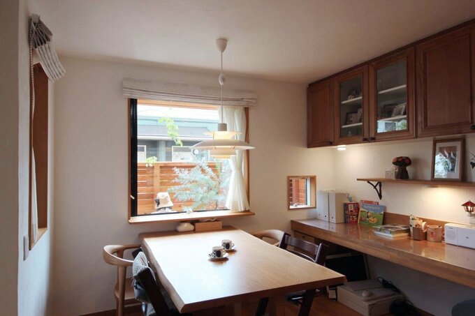 ダイニングの壁側のワークスペース