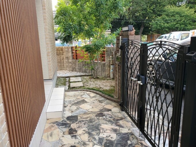 ロートアイアンの門扉