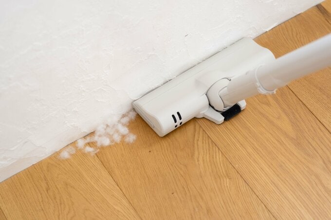 なめらか自走ヘッドで、壁際のゴミもストレスなく吸い取れる