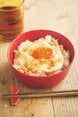 簡単なのに激ウマ「目玉焼き丼」レシピ。背徳のガリバタ煮込みがたまらん…