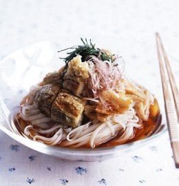 焼きナスと油揚げの冷やしうどん