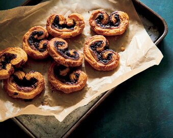 伝説の家政婦・志麻さんに教わる、材料4つのハート形パイ