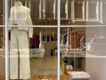 「フランス人はよいものを何年も着る」は本当？おしゃれでいるためのシンプルなルール　