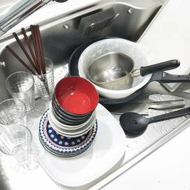 食器洗剤をスポンジに直接つけない！快適な食器洗い方法