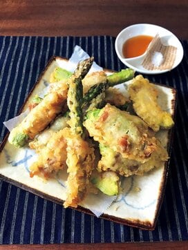 山本ゆりさんのサックサク肉巻きアボカドとアスパラの天ぷら