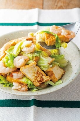 キャベツと厚揚げ、エビの八宝菜。栄養満点の糖質オフおかず