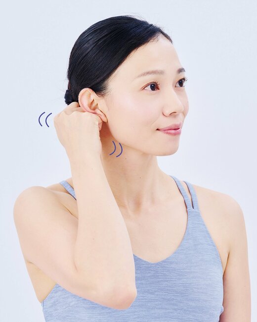 指で胸鎖乳突筋の付け根の骨のまわりをグリグリ押す