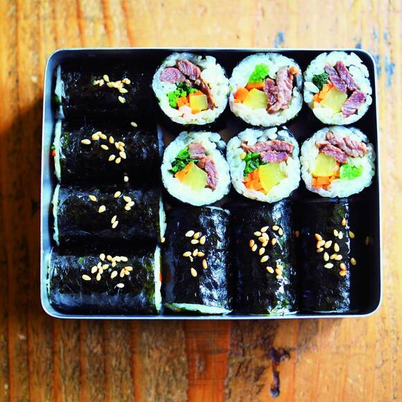 具材多めののり巻き弁当