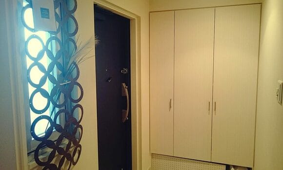 玄関扉に印鑑を収納