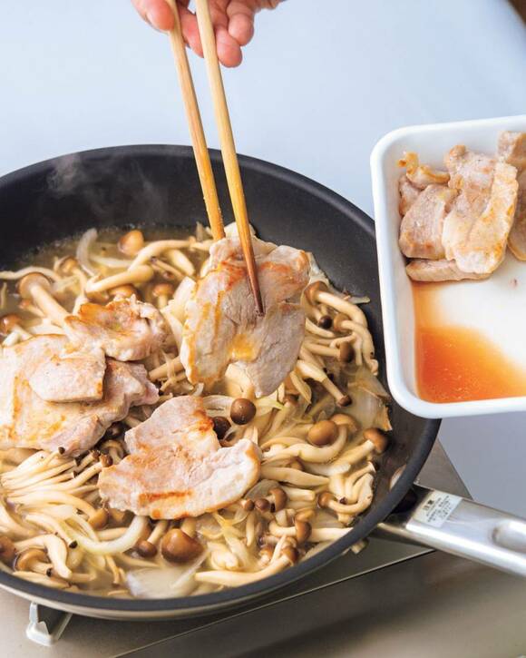 フライパンに豚肉