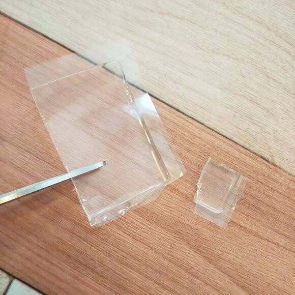 シールは小さく切って