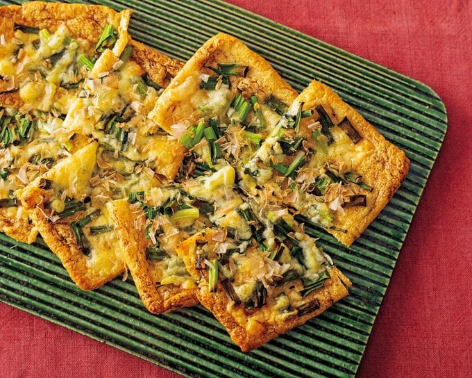 油揚げと青ネギのピザ風チーズ焼き