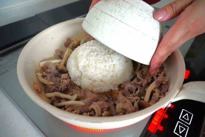 ご飯を入れる