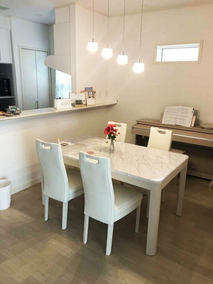 キッチンとダイニング