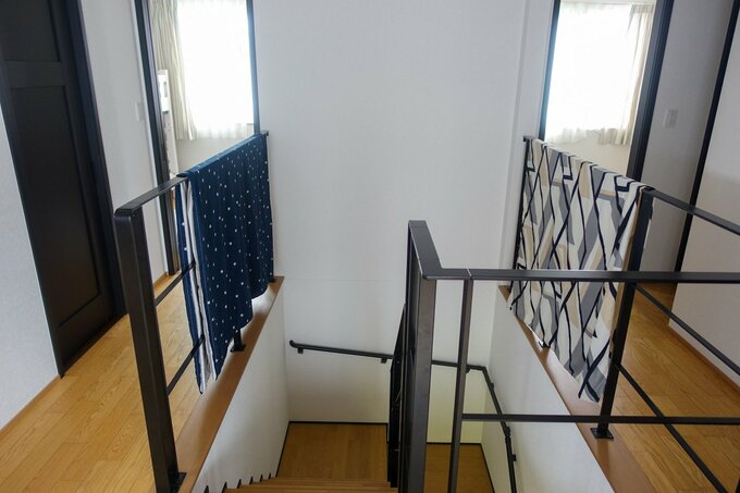 洗濯物を干している様子