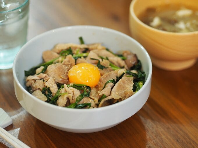 「豚肉とニラのニンニク炒め」のつくり方を紹介します