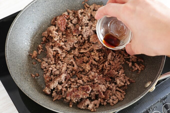 ひき肉を炒める