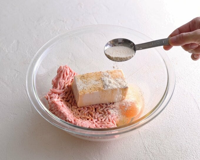 ひき肉と豆腐におからパウダー