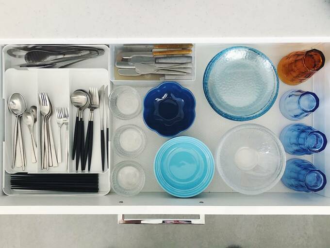引き出しに食器など
