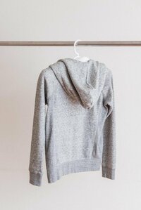 フードつきパーカー