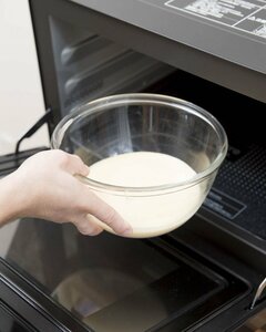 ラップをせずに電子レンジ（600W）で4分30秒～5分加熱する。