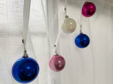 ツリーだけじゃない！安全ピンがあれば家じゅうクリスマスに