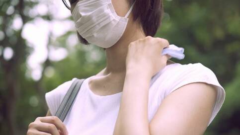 マスクで汗だく状態を放置しないで。肌荒れやくすみの原因にも