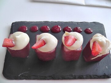 ティラミスにクレープも！スペインで大流行中のスイーツすしが意外とおいしい！