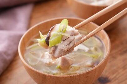 長ネギと鶏肉とショウガのあったかスープ。体の芯からポカポカに