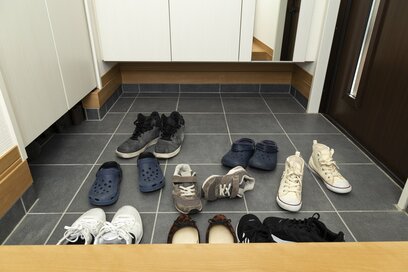 実家の片づけで「まず捨てるもの」。高齢親にとって危険なものから手放していくとスムーズ