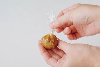 血液がサラサラになる「みそ玉」と即席「みそ汁」のつくり方。刻んだタマネギがポイント／栗原毅医師考案