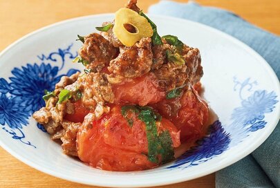 大原千鶴さんの「牛トマ炒め」レシピ。甘いトマトがたまらない、さっと炒めるだけで主役級おかずに