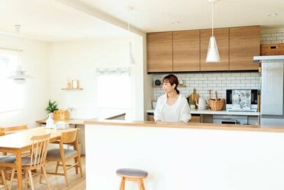 ものを減らして「すっきり」キッチンに。プチプラグッズを駆使して見た目も軽やかに