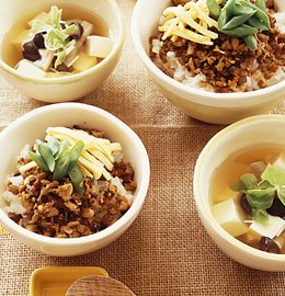 子どもも喜ぶ、サバそぼろ丼！野菜たっぷりで栄養も満点！