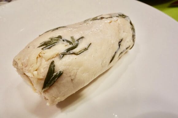 棒状の形をキープするために触らず、そのままレンジの中で3時間ほどほったらかしにして冷まします